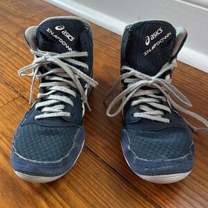 Asics Youth wrestling sneakers, size youth 4